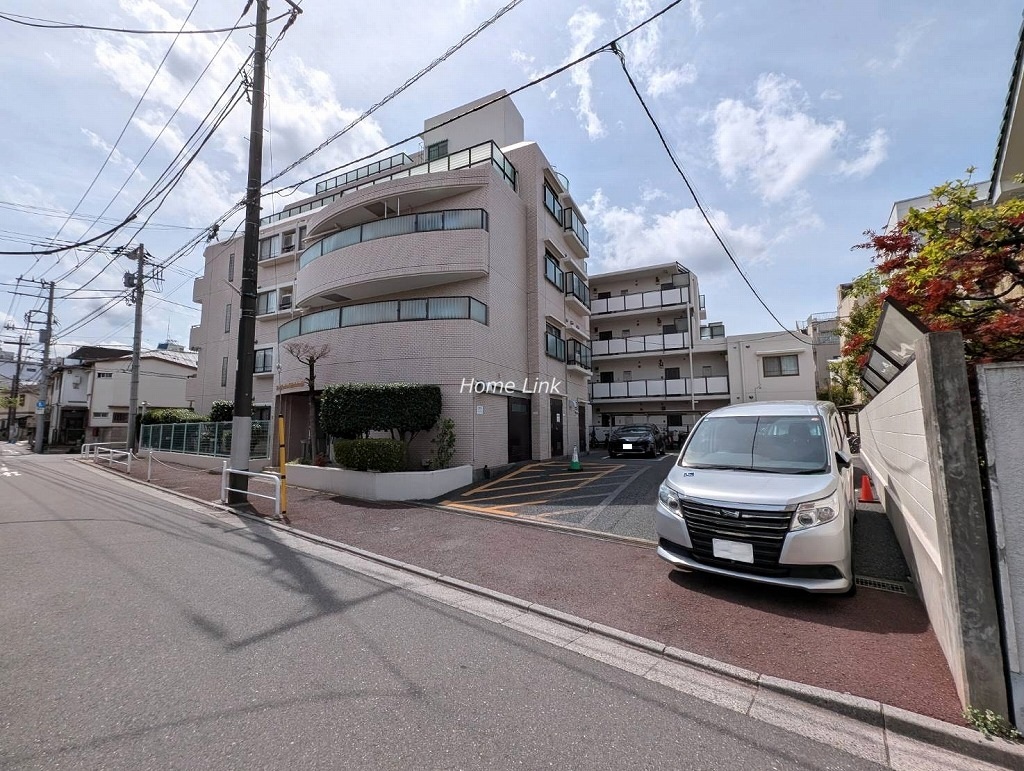 ライオンズマンション新板橋　東側からの外観